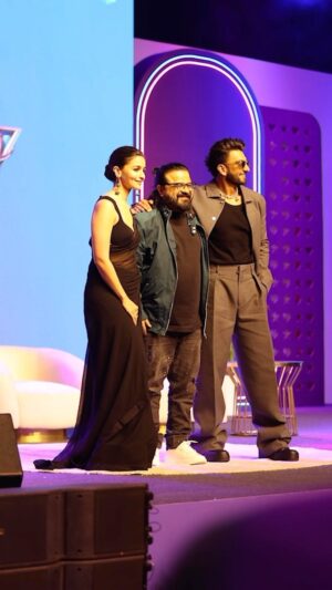 Pritam Chakraborty Instagram - The #RockyAurRaniKiiPremKahaani fan experience night by @spotifyindia 😊

@aliaabhatt @ranveersingh @sonunigamofficial @jonitamusic @dharmamovies @saregama_official #RRKPK #SpotifyPremiumFansFirst