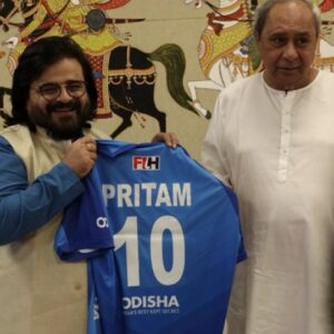 Pritam Chakraborty Instagram - I have had heard a lot about the great work that @naveen_odisha ji has been doing in sports and I was very keen to meet him. It was mesmerizing indeed. He is truly a living legend and a world leader. 😇🙌

#HWC2023 #HockeyWorldCup2023 #HockeyHaiDilMera #OdishaForHockey

@hockeyindia @sports_odisha @fihockey
