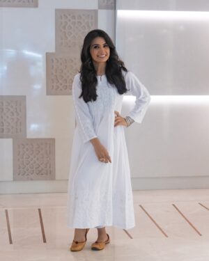 Priya Ahuja Instagram - Masakali 🕊️

👗 : @semalhandicrafts 
📸 : @photo_vinayak 
💄: @makeoverbydipika
Location : @holidayinnmumbai 

( cotton wear suit kurta traditional simple love white safed outfit explore reel )