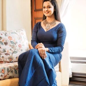 Priya Choudhury Instagram - Wear the right jewellery with fabulous smile and conquer the world!!!💙 Wearing @chitraakshibbsr