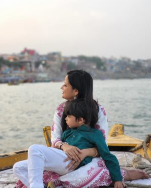 Priya Choudhury Instagram - बनारस् का घाट हो तुम् ❤️ #banaras #banarasghatsbeauty❤️ #banarasghat