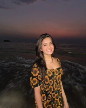 Priyanshi Yadav Instagram - sugg a caption for me please🧸