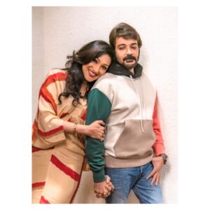 Prosenjit Chatterjee Instagram - এতো স্মৃতি মুছে ফেলি কি করে
অযোগ্য কত নরম অভিমান...

#Ajogya releasing on 7th June
