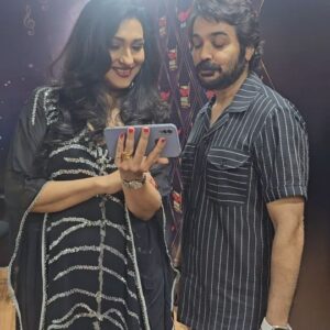 Prosenjit Chatterjee Instagram - Going through the reviews of #Ajogyo ..Thank you for pouring so much love and blessings...Keep loving us like this...by the way who all will watch ajogyo this weekend????
Comment & Let us know...we might suprise u with a visit😉