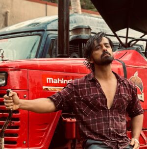 Pruthvi Ambaar Instagram - Loading…….. 2024 the Year for Grind! 
#pruthviambaar #sandalwood