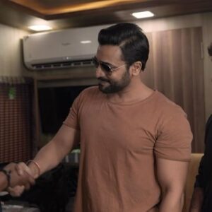 Pruthvi Ambaar Instagram - Heartfelt thanks to our own Roaring star @sriimurali sir for supporting our team Chowkidar 
#sriimurali #sandalwood
