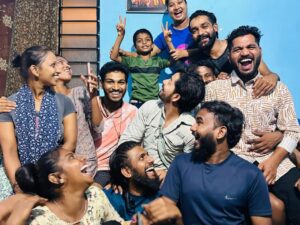 Pruthvi Ambaar Instagram - Had a very good time and interaction with these extremely talented and equally hardworking,  our Rangayana artists during my Mysore shoot visit 
#theater #pruthviambaar #rangayana #kannada