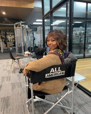 Ptosha Storey Instagram - Hey Family ! Catch me on “All American” TONIGHT!! CW @ 8 pm EST.  Awesome show with an amazing cast . #blessed 🙏🏾

#AllAmerican 
#cwallamerican 
#cw 
#gueststar 
#grateful