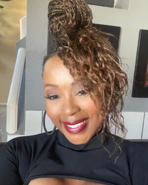 Ptosha Storey Instagram - Happy Hump Day y’all ! Hope your summer is going swell . Blessings 🙏🏾

#summertime 
#theovalcomingsoon
#October
#Bet