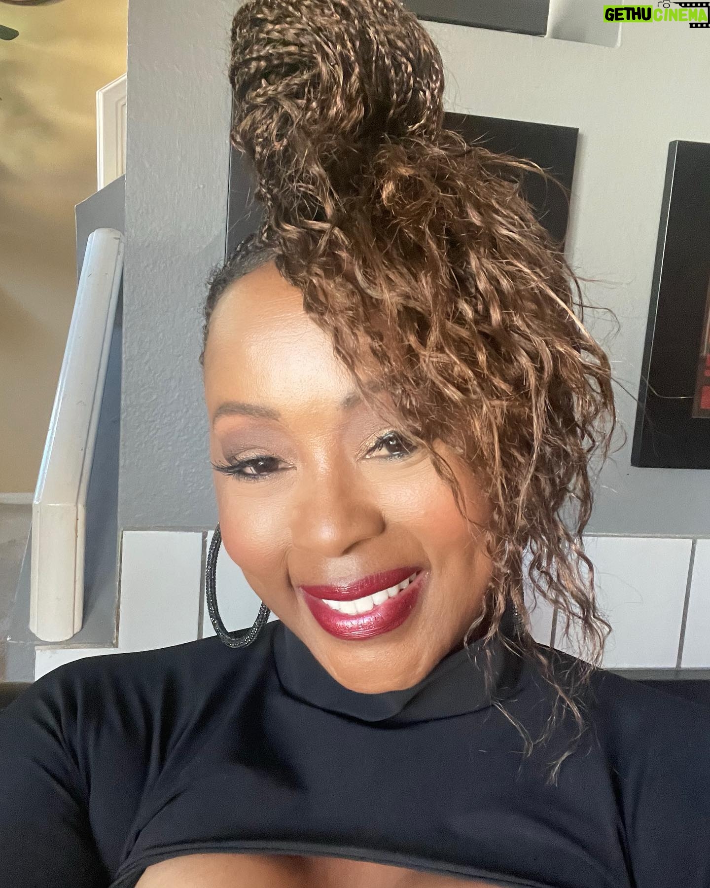 Ptosha Storey - 636 Likes - Happy Hump Day yāall ! Hope your summer is going swell . Blessings šš¾
#summertime
#theovalcomingsoon
#October
#Bet