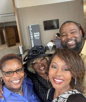 Ptosha Storey Instagram - Happy Mother’s Day ! ❤️ I hope you had an fabulous day . I sure did. It’s always a blessed day when I get to share it with my amazing son @jordanljones , beautiful mother @ednavine and my awesome siblings. @gbaby048 @og_kodaak . Today was a good day ! 💕
(Swipe)
# goodtimes 
#happymothersday
#mothersday