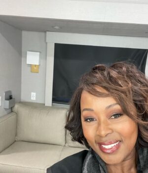 Ptosha Storey Instagram - Booked It ! 🎬
Had a wonderful time shooting my next project . Can’t wait to share this one too….Keep Going! #gueststarring #grateful 🙏🏾 Stay tuned…..

#actorslife 
#gueststar
#networktv 
#dressingroomshananigans 
#trailerlife