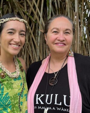 Pua Case Instagram - Mele Manaka, What I absolutely loved today is representing the mauna, seeing mauna merchandise at each craft fair location and most of all seeing kia'i from up on the mauna and hugging and pledging our commitment should the need be there and seeing my hula sisters who I danced with in middle school before any of us joined hālau. Most of them went on to dance for the Lim's  and are the front line OGs and to see them today just filled my heart. The hula bond is like the mauna bond, unshakeable and unbreakable. Earrings @e_ola_ana_hawaii  shell pendant @kaahanui_designs wooden pendant, gift on the mauna in 2019, KŪKULU shirt @puacase