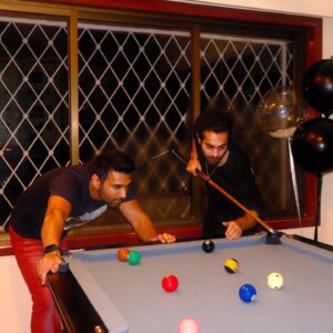 Pulkit Samrat Instagram - Manjoteeeeeey!!!! When i went through these pictures I realised, kitna kuch kiya hai yaar saath mein! Kitne saal, kitni memories, kitni b*%@*di!! Am glad we met. You are a gem of a person! Be the same always! Be blessed bhai! 😘😘 @oyemanjot #EkDin