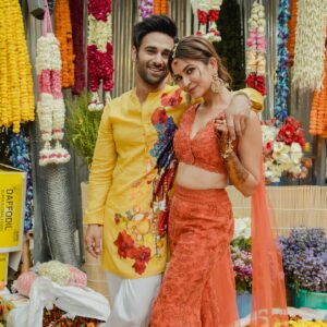 Pulkit Samrat Instagram - Hamari haldi thodi unconventional thi. Haldi ki ek chutki for Sagan in a pack of Multani mitti, created especially for pulkit and I, keeping our skin in mind coz bride and groom have to glow na. ❤️ 

P.S.  big props to the person who held me back while the others threw pulkit into the pool :) I’m grateful! ❤️
