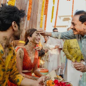 Pulkit Samrat Instagram - Hamari haldi thodi unconventional thi. Haldi ki ek chutki for Sagan in a pack of Multani mitti, created especially for pulkit and I, keeping our skin in mind coz bride and groom have to glow na. ❤️ 

P.S.  big props to the person who held me back while the others threw pulkit into the pool :) I’m grateful! ❤️