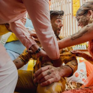 Pulkit Samrat Instagram - Hamari haldi thodi unconventional thi. Haldi ki ek chutki for Sagan in a pack of Multani mitti, created especially for pulkit and I, keeping our skin in mind coz bride and groom have to glow na. ❤️ 

P.S.  big props to the person who held me back while the others threw pulkit into the pool :) I’m grateful! ❤️