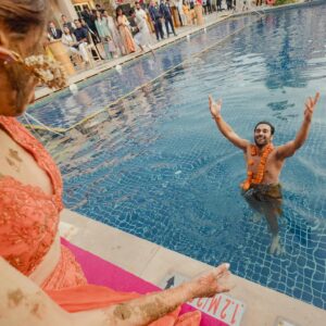 Pulkit Samrat Instagram - Hamari haldi thodi unconventional thi. Haldi ki ek chutki for Sagan in a pack of Multani mitti, created especially for pulkit and I, keeping our skin in mind coz bride and groom have to glow na. ❤️ 

P.S.  big props to the person who held me back while the others threw pulkit into the pool :) I’m grateful! ❤️