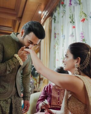 Pulkit Samrat Instagram - ~ Ishq ka rang aisa, 
hum hosh-rubaa ho gaye ~ 💓