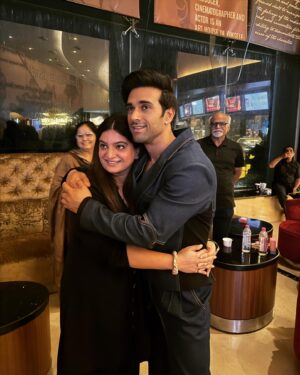 Pulkit Samrat Instagram - Happy Birthday yo!! These few pictures won’t do any justice to the time we’ve shared together, to the madness we’ve witnessed  and the immense love that I have for you!! ❤️🤗🥳🍻🪩🕺😘 
Wish you all the love, luck and good health in the world.. May this year bring to reality, your dreams, aspirations and desires!Here’s to many milestones together. Love you! ❤️🍻 @meenalpaliwal16