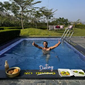 Pulkit Samrat Instagram - What a blessed Birthday! Thank you all for sending in such beautiful wishes. Feels special to be surrounded by loving souls! The year’s been kind and I look forward to a beautiful 2024! Wish you all a very Happy New Year! See you at the movies! ❤️🥳👻🤩🎂🕺