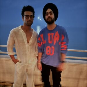 Pulkit Samrat Instagram - Manjoteeeeeey!!!! When i went through these pictures I realised, kitna kuch kiya hai yaar saath mein! Kitne saal, kitni memories, kitni b*%@*di!! Am glad we met. You are a gem of a person! Be the same always! Be blessed bhai! 😘😘 @oyemanjot #EkDin