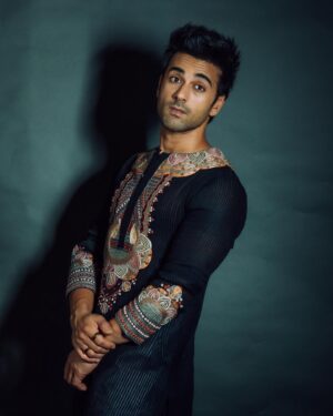 Pulkit Samrat Instagram - So I’ve been told this is my 
‘Good Boy Bad Boy’ look! 
😎🪔😈✨#DiwaliReady 
. . . . . . . . . . . . . . . . 
wearing my very fav @anamikakhanna.in 
with @lsoleshoes_in @ishhaara 
styled by @saloniparekh__ with @jaineeebheda 
📷 @gltch.in 
hmu @aalimhakim @_adnan_zz @rockysoni81 @girish.paliwal.7547