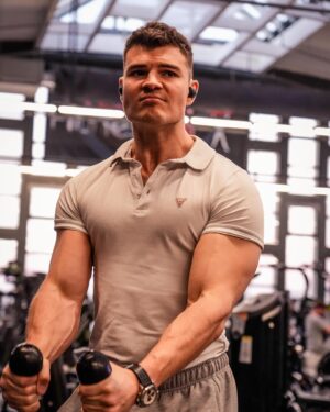 Pumped Gabo Instagram - Indul a PureGold Gold Club 💣👑 Regisztrálj, gyűjtsd a pontokat, amit később be tudsz váltani kedvezményekre.🤑ráadásul január 31-ig minden klubtag -15% kedvezménnyel vásárolhat meg minden terméket!! 😎 Minél idősebben kezdesz el edzeni, annál nehezebb lesz! 😭 Ez egy jó lehetőség, ne várj a csodára, LETS GO🔥🫡 #hirdetés @puregoldprotein