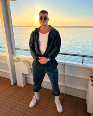 Pumped Gabo Instagram - Bemanifesztáltuk a nyarat 💃🏼🕺🏽#szponzorálttartalom