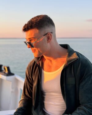 Pumped Gabo Instagram - Bemanifesztáltuk a nyarat 💃🏼🕺🏽#szponzorálttartalom