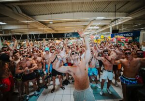 Pumped Gabo Instagram - IV hagyományőrző félmeztelen Tescoba menés a testvéreimmel♥️