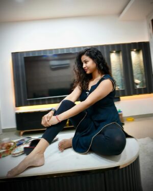 Pupul Bhuyan Instagram - Embracing the beauty of simplicity in my black salwar. #LessIsMore 💕🧿