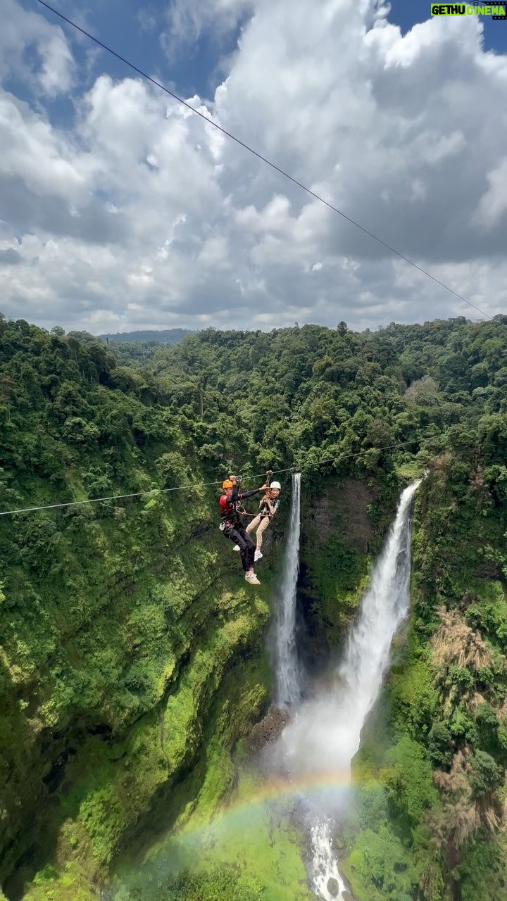 Puri Hiranprueck - 12.8K Likes - สามวัน 5 น้ำตกกับเส้นทาง Off Road เบาๆ ที่ลาวใต้ ขับรถจากไทยไป 2 ชั่วโมง เราก็จะสัมผัสน้ำตกแบบนี้ หน้าฝนน้ำจะเยอะๆ #defenderglampingexperience