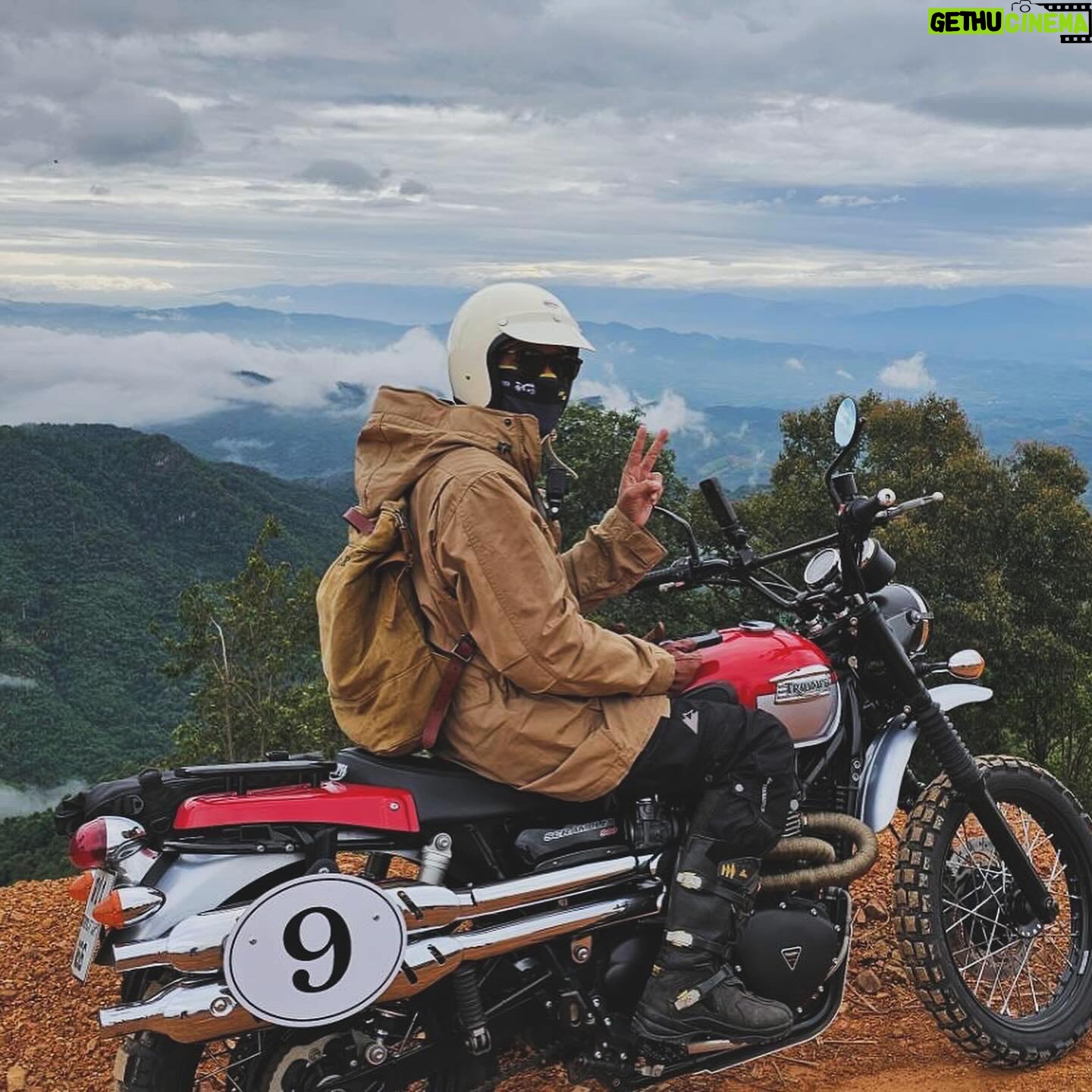 Puri Hiranprueck - 6.1K Likes - เช้านี้ที่อุทยานนันทบุรี ดอยวาว และบ้านสบขุ่นครับ ขึ้นไปดมหมอกและชิมกาแฟ เป็นอีกหนึ่งจุดหมายปลายทางในจังหวัดน่านที่เราไม่เคยไป น่านหน้าฝนสวยจริงๆ รักน่านครับ #viewfinderthailand #น่านหน้าฝน #ททท 📷 @be_banjong