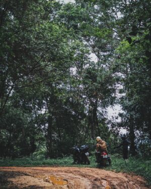 Puri Hiranprueck Instagram - เช้านี้ที่อุทยานนันทบุรี ดอยวาว และบ้านสบขุ่นครับ ขึ้นไปดมหมอกและชิมกาแฟ เป็นอีกหนึ่งจุดหมายปลายทางในจังหวัดน่านที่เราไม่เคยไป น่านหน้าฝนสวยจริงๆ รักน่านครับ #viewfinderthailand #น่านหน้าฝน #ททท 📷 @be_banjong