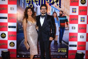Pushkar Jog Instagram - मुसाफिरा चित्रपटाच्या ग्रँड प्रिमियर सोहळ्यासाठी मान्यवरांची आणि कलाकारांची विशेष उपस्थिती .. 
पहा या सोहळ्याची काही छायाचित्रे !!

तिकीट बुक करा इथे: Link In Bio 🔗

'मुसाफिरा' सर्वत्र महाराष्ट्रात प्रदर्शित!

#Musafiraa #InCinemasNow 
#AnandPanditMotionPictures #AishMotionpictures #GoosebumpsEntertainment #NitinVaidyaProductions

A Film by @jogpushkar 

Presented By: @anandpanditmotionpictures @goosebumpsent1 @nitinvaidyaproductions Aish Motion pictures

Produced By: @anandpandit @roopa_pandit Pushkar Jog, Nitin Vaidya 
Co-Produced By: @vaishalshah7 @rahul_v_dubey 

Starring: Pushkar Jog @iampoojasawant @smritysinha_official @dishapardeshi_ @pushkarajchirputkar @chetanmohture 

Music: @suhit_abhyankar @rohanrohanofficial @sai_piyush_ 
Singer: Suhit Abhyankar @vishaldadlani @salimmerchant 
Lyricist: @the_manndar @aditi_vinayak_dravid 
Music On: @videopalaceindia 

Associate Director: @cherry_piee7 
Executive Producer: @ravirajzingade 
Line Producer: Laxmikant Kalgutkar
Director Of Photography: @yogeshkoli8 
Art Director: @shrutiiihaldipur 
Acting Supervisor: @yogeshphulphagar 
Costume: @styledbyshakti 
Makeup & Hair: @sheetalpalsande Mrunal Pawaskar, Sonal Koyande
Publicity Stills & Bts: @zingaderanjan 
Publicity Designs: @dedhiabrijesh 
PR: Avadumber Entertainment @amrutamane48 
Digital Marketing: @teamsocialtime
Media Partner: @byou.in @tejalpimpley 
Music Support: @spotifyindia 
Travel Partner: @thomascookofficial
On Ground Partner: @kktravelspune @kkagrotourismvelha 
Food Partner: @cheesianopizza