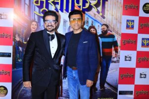 Pushkar Jog Instagram - मुसाफिरा चित्रपटाच्या ग्रँड प्रिमियर सोहळ्यासाठी मान्यवरांची आणि कलाकारांची विशेष उपस्थिती .. 
पहा या सोहळ्याची काही छायाचित्रे !!

तिकीट बुक करा इथे: Link In Bio 🔗

'मुसाफिरा' सर्वत्र महाराष्ट्रात प्रदर्शित!

#Musafiraa #InCinemasNow 
#AnandPanditMotionPictures #AishMotionpictures #GoosebumpsEntertainment #NitinVaidyaProductions

A Film by @jogpushkar 

Presented By: @anandpanditmotionpictures @goosebumpsent1 @nitinvaidyaproductions Aish Motion pictures

Produced By: @anandpandit @roopa_pandit Pushkar Jog, Nitin Vaidya 
Co-Produced By: @vaishalshah7 @rahul_v_dubey 

Starring: Pushkar Jog @iampoojasawant @smritysinha_official @dishapardeshi_ @pushkarajchirputkar @chetanmohture 

Music: @suhit_abhyankar @rohanrohanofficial @sai_piyush_ 
Singer: Suhit Abhyankar @vishaldadlani @salimmerchant 
Lyricist: @the_manndar @aditi_vinayak_dravid 
Music On: @videopalaceindia 

Associate Director: @cherry_piee7 
Executive Producer: @ravirajzingade 
Line Producer: Laxmikant Kalgutkar
Director Of Photography: @yogeshkoli8 
Art Director: @shrutiiihaldipur 
Acting Supervisor: @yogeshphulphagar 
Costume: @styledbyshakti 
Makeup & Hair: @sheetalpalsande Mrunal Pawaskar, Sonal Koyande
Publicity Stills & Bts: @zingaderanjan 
Publicity Designs: @dedhiabrijesh 
PR: Avadumber Entertainment @amrutamane48 
Digital Marketing: @teamsocialtime
Media Partner: @byou.in @tejalpimpley 
Music Support: @spotifyindia 
Travel Partner: @thomascookofficial
On Ground Partner: @kktravelspune @kkagrotourismvelha 
Food Partner: @cheesianopizza