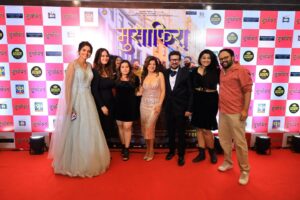 Pushkar Jog Instagram - मुसाफिरा चित्रपटाच्या ग्रँड प्रिमियर सोहळ्यासाठी मान्यवरांची आणि कलाकारांची विशेष उपस्थिती .. 
पहा या सोहळ्याची काही छायाचित्रे !!

तिकीट बुक करा इथे: Link In Bio 🔗

'मुसाफिरा' सर्वत्र महाराष्ट्रात प्रदर्शित!

#Musafiraa #InCinemasNow 
#AnandPanditMotionPictures #AishMotionpictures #GoosebumpsEntertainment #NitinVaidyaProductions

A Film by @jogpushkar 

Presented By: @anandpanditmotionpictures @goosebumpsent1 @nitinvaidyaproductions Aish Motion pictures

Produced By: @anandpandit @roopa_pandit Pushkar Jog, Nitin Vaidya 
Co-Produced By: @vaishalshah7 @rahul_v_dubey 

Starring: Pushkar Jog @iampoojasawant @smritysinha_official @dishapardeshi_ @pushkarajchirputkar @chetanmohture 

Music: @suhit_abhyankar @rohanrohanofficial @sai_piyush_ 
Singer: Suhit Abhyankar @vishaldadlani @salimmerchant 
Lyricist: @the_manndar @aditi_vinayak_dravid 
Music On: @videopalaceindia 

Associate Director: @cherry_piee7 
Executive Producer: @ravirajzingade 
Line Producer: Laxmikant Kalgutkar
Director Of Photography: @yogeshkoli8 
Art Director: @shrutiiihaldipur 
Acting Supervisor: @yogeshphulphagar 
Costume: @styledbyshakti 
Makeup & Hair: @sheetalpalsande Mrunal Pawaskar, Sonal Koyande
Publicity Stills & Bts: @zingaderanjan 
Publicity Designs: @dedhiabrijesh 
PR: Avadumber Entertainment @amrutamane48 
Digital Marketing: @teamsocialtime
Media Partner: @byou.in @tejalpimpley 
Music Support: @spotifyindia 
Travel Partner: @thomascookofficial
On Ground Partner: @kktravelspune @kkagrotourismvelha 
Food Partner: @cheesianopizza