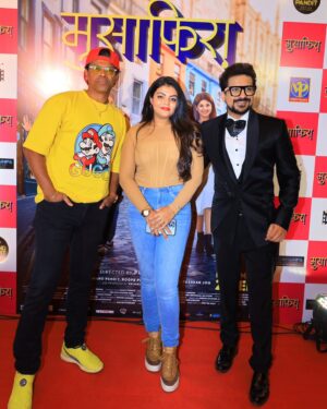 Pushkar Jog Instagram - Kind people are the best kind of people 🫶🏻
 Two most kindest people I know 🧿✨
@jogpushkar @siddharth23oct 
 Was lovely attending the premier of #marathimovie #musafira 
Beautiful and refreshing Movie must watch at your nearest theatre🎬
Thanks for having me 

@jogpushkar 
@goosebumps.ent 
@videopalaceindia 
@anandpanditmotionpictures 

#tejashree #teju #marathimovie #premeire #musafira #pushkarjog #sidharthjadhav #sidhu #explore #marathifilm #tejashreejadhav