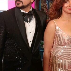 Pushkar Jog Instagram - मुसाफिरा चित्रपटाच्या प्रीमियरला चित्रपटाच्या संपूर्ण टीमची हजेरी...

#pushkarjog #PoojaSawant #smritisinha #DishaPardeshi #Musafira #PremierNight