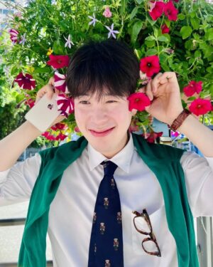 Pyo Ji-hoon Instagram - 화장한 지훈이💚