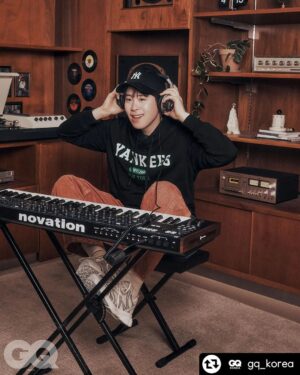 Pyo Ji-hoon Instagram - GQ & MLB와 함께한 지훈이🙂🙂

-
#협찬 표지훈의 일요일에 동행했습니다. 아침 햇살과 함께하는 산책부터 음악 작업실에서의 시간, 대본 연습을 마친 뒤 즐기는 소소한 티타임, 전기스쿠터를 타고 집으로 돌아가는 퇴근길까지. 그의 일상에 스며든 MLB룩이 이 모든 순간을 더욱 스타일리시하게 빛냈습니다. 라이프스타일에 에지를 더하는 MLB와 함께한 표지훈의 하루로 초대합니다.
-
@pyojihoon_official @mlbkorea #PO #표지훈 #PYOJIHOON #피오 #MLB #MLB모자 #GQKOREA
-
EDITOR 하예진
PHOTOGRAPHER 윤송이 @songgge 
STYLIST 김성덕 @kimseongduck 
HAIR 김성환 at 순수
MAKE-UP 김효정 at 순수
ASSISTANT 조은서