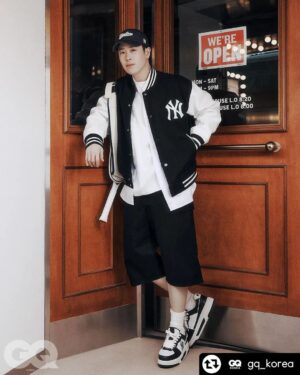 Pyo Ji-hoon Instagram - GQ & MLB와 함께한 지훈이🙂🙂

-
#협찬 표지훈의 일요일에 동행했습니다. 아침 햇살과 함께하는 산책부터 음악 작업실에서의 시간, 대본 연습을 마친 뒤 즐기는 소소한 티타임, 전기스쿠터를 타고 집으로 돌아가는 퇴근길까지. 그의 일상에 스며든 MLB룩이 이 모든 순간을 더욱 스타일리시하게 빛냈습니다. 라이프스타일에 에지를 더하는 MLB와 함께한 표지훈의 하루로 초대합니다.
-
@pyojihoon_official @mlbkorea #PO #표지훈 #PYOJIHOON #피오 #MLB #MLB모자 #GQKOREA
-
EDITOR 하예진
PHOTOGRAPHER 윤송이 @songgge 
STYLIST 김성덕 @kimseongduck 
HAIR 김성환 at 순수
MAKE-UP 김효정 at 순수
ASSISTANT 조은서