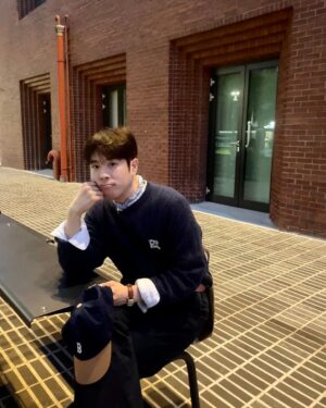 Pyo Ji-hoon Instagram - 생존신고 지훈이👍🤭