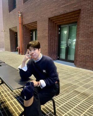 Pyo Ji-hoon Instagram - 생존신고 지훈이👍🤭