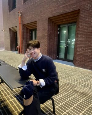 Pyo Ji-hoon Instagram - 생존신고 지훈이👍🤭