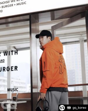Pyo Ji-hoon Instagram - GQ & MLB와 함께한 지훈이🙂🙂

-
#협찬 표지훈의 일요일에 동행했습니다. 아침 햇살과 함께하는 산책부터 음악 작업실에서의 시간, 대본 연습을 마친 뒤 즐기는 소소한 티타임, 전기스쿠터를 타고 집으로 돌아가는 퇴근길까지. 그의 일상에 스며든 MLB룩이 이 모든 순간을 더욱 스타일리시하게 빛냈습니다. 라이프스타일에 에지를 더하는 MLB와 함께한 표지훈의 하루로 초대합니다.
-
@pyojihoon_official @mlbkorea #PO #표지훈 #PYOJIHOON #피오 #MLB #MLB모자 #GQKOREA
-
EDITOR 하예진
PHOTOGRAPHER 윤송이 @songgge 
STYLIST 김성덕 @kimseongduck 
HAIR 김성환 at 순수
MAKE-UP 김효정 at 순수
ASSISTANT 조은서