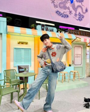 Pyo Ji-hoon Instagram - 지훈이 보고 새해 복 많이 받으세요🫶🏻
곧 지훈이를 만날 수 있을 거예요 💜