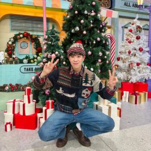 Pyo Ji-hoon Instagram - 올해 지훈이는 놀토와 함께하는 
메리 크리스마스~! 😍🧤👏🏻