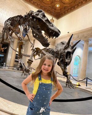 Pyper Braun Instagram - I am so behind on posting! We were super pumped to work with and meet this icon! Unfortunately the episode did not air, which is just a part of this industry. Pyper had so much fun chatting with @jeffgoldblum , and he even took a moment to snap a photo.
We got to film at the @nhmla , meet a paleontologist , and see real fossils!
We will definitely be back to the museum!
She was also very excited to see her buddy @carter.chee  and work with him again!
•
#seeyalaterostrich #blessed #grateful #setlife #workingkid #dinosours #jurrassicpark #jurrassicworld